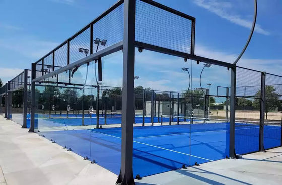 着色されたヤーンのPadelの青いテニス コートの人工的な草15mm